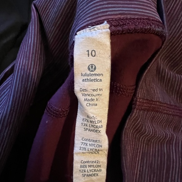 Burgundy Lululemon leggings with side pockets on both sides - Picture 2 of 4